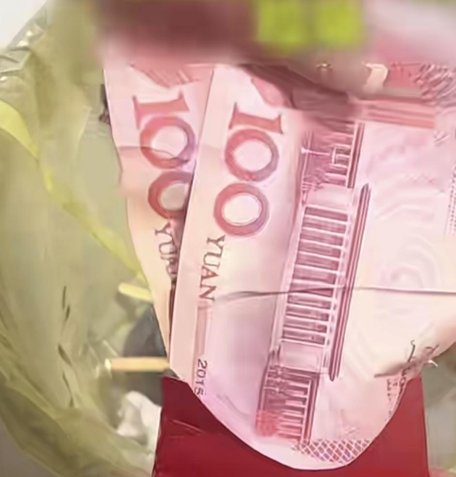 有娃以后再也不敢乱丢垃圾了，
“翻一下垃圾桶，总感觉丢了一个亿”，
我一个五十克