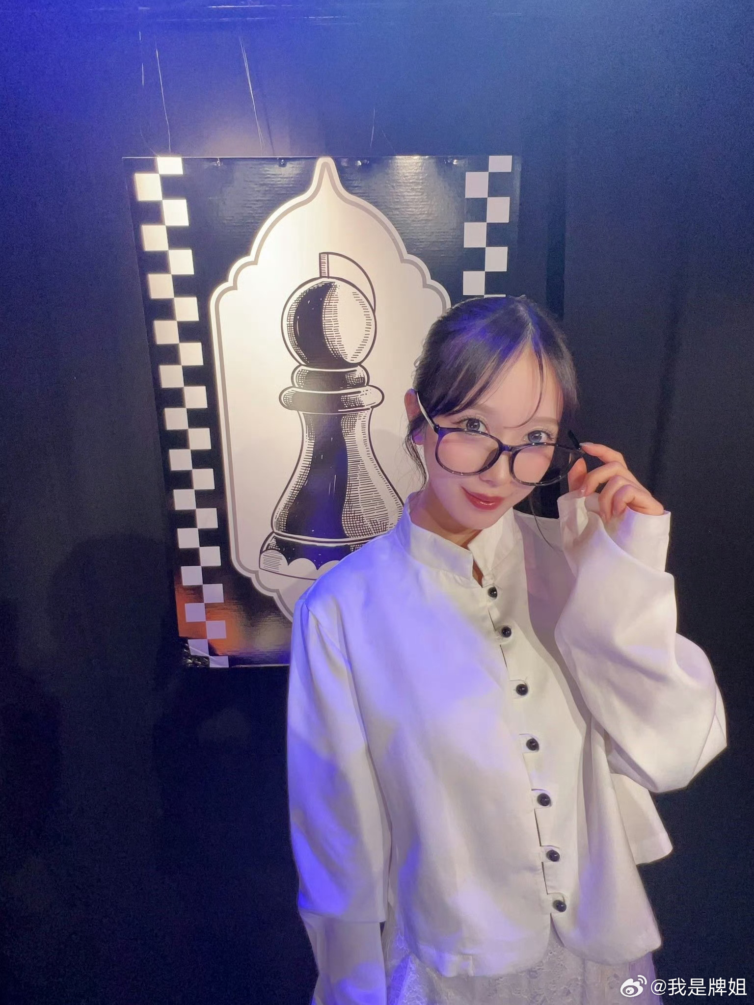 这样的小凑四叶 黑框眼镜很有气质👓 