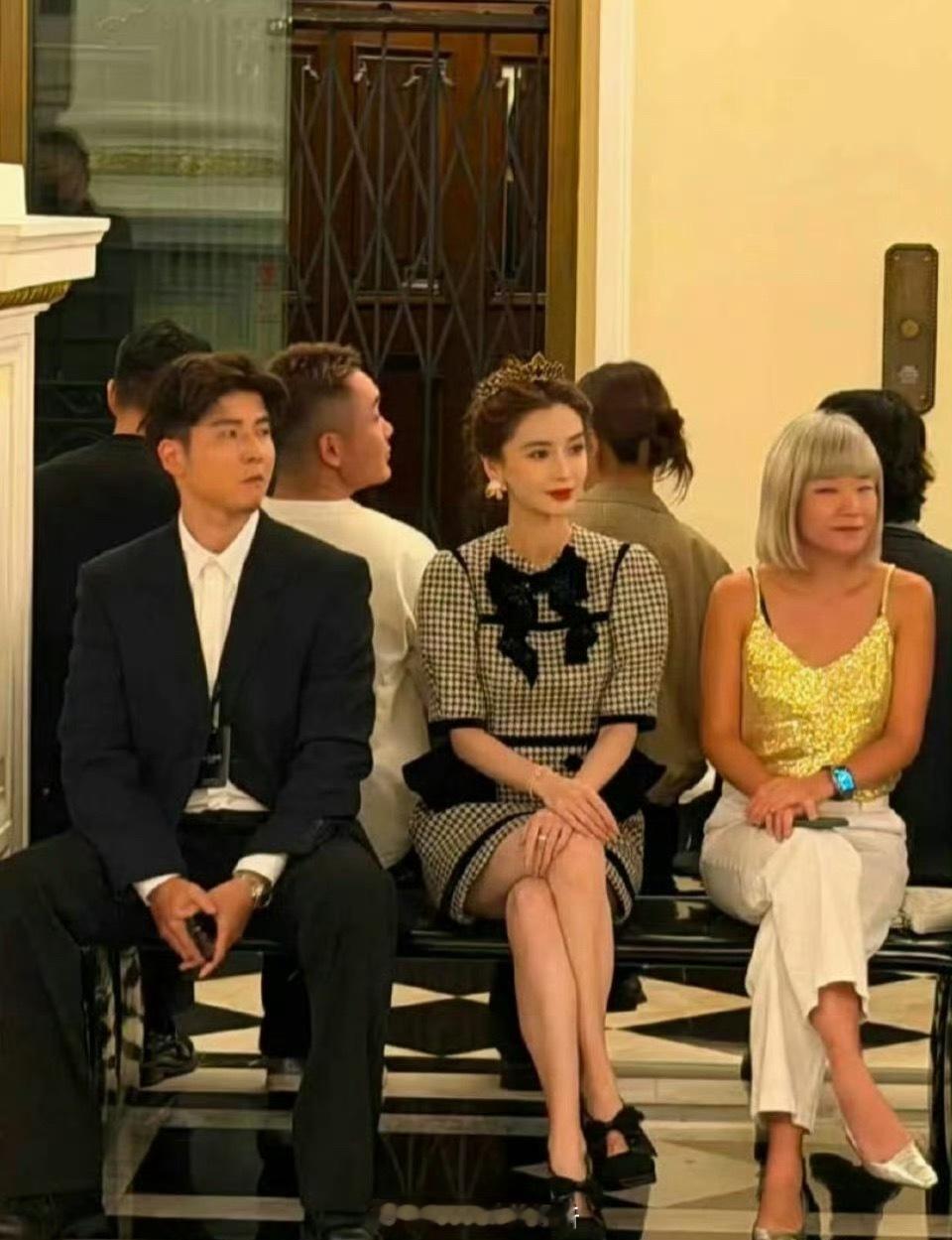 陈伟霆最近在电视剧圈的势头很好，Angelababy在时尚方面的地位也很稳陈伟霆