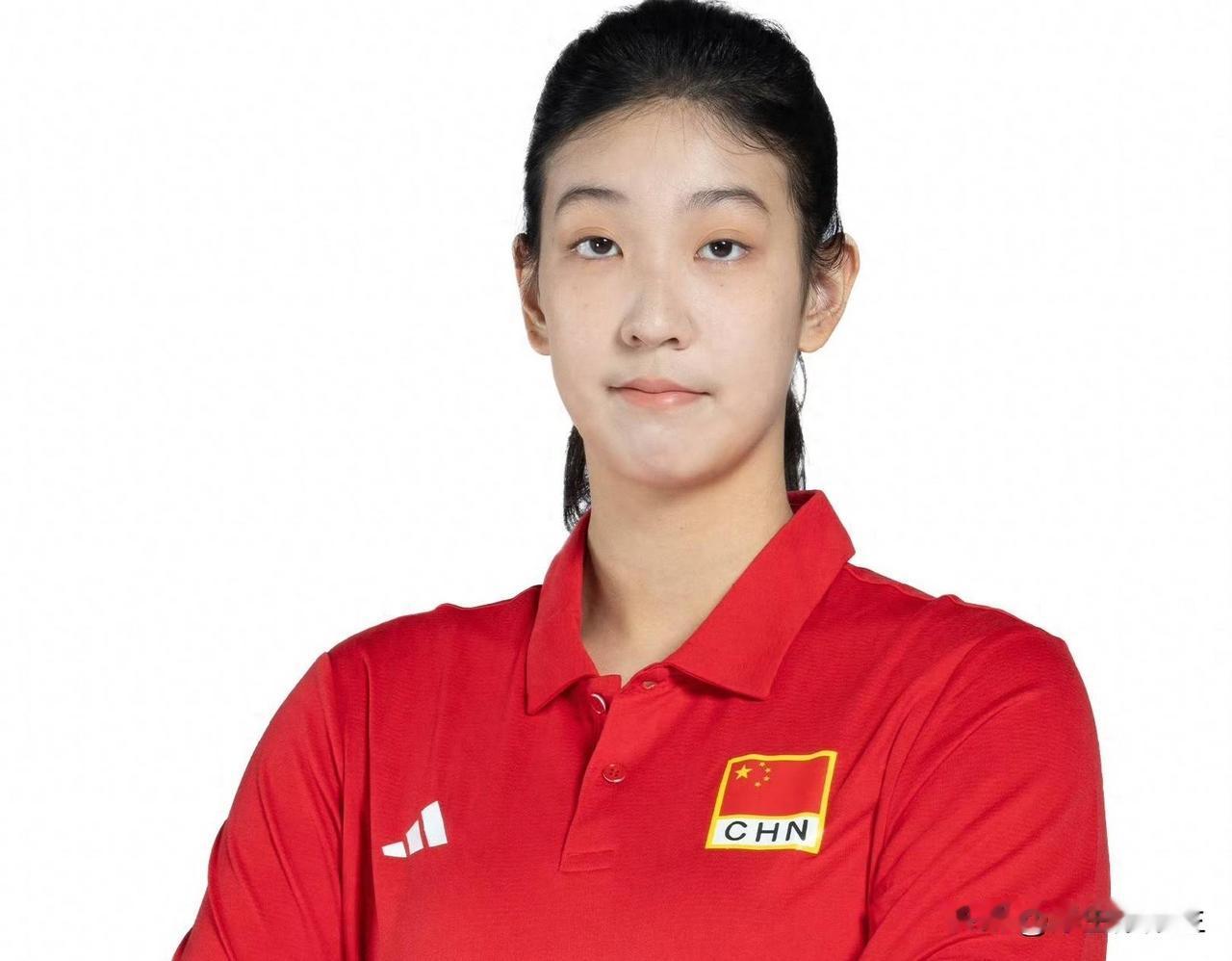 今年的上海女排主帅蔡斌会让杨舒茗主打接应吗？目前沃隆科娃已归队备战，早前传出“绯