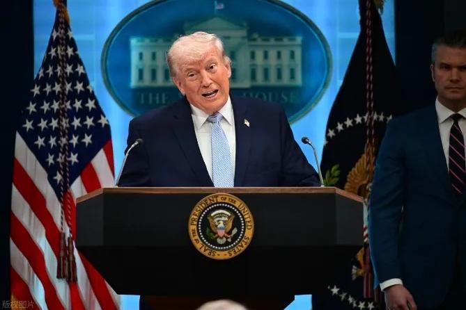 美军的说胜利了，为什么成了笑话？

2026年4月13日上午10点，美军正式封锁