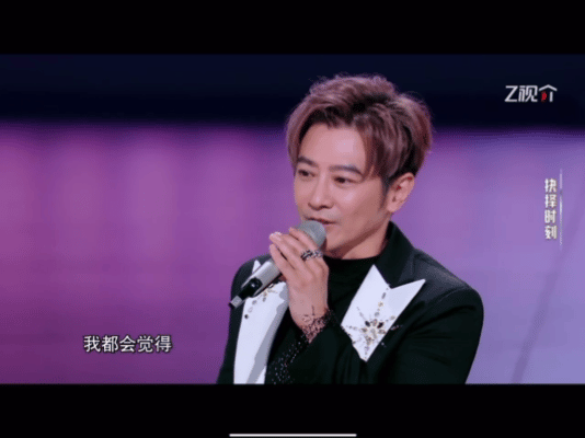孙耀威出道即巅峰复出即疯癫  站在这个舞台上面，真的是给我们带来回忆啊，我们的孙