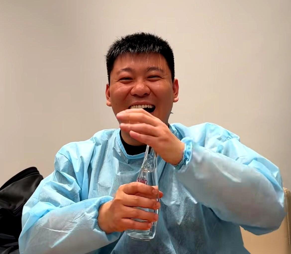 网红韩景枫，人刚到杭州，创业梦就被人一脚踹翻。
他把老婆、团队、全部家当从一个城