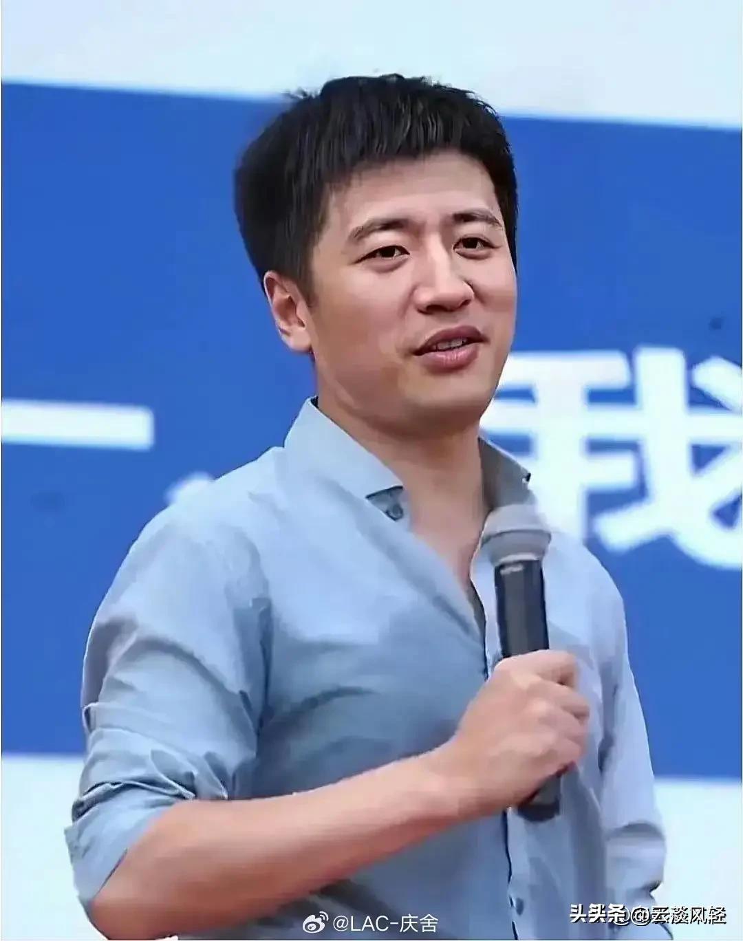 直到41岁的张雪峰突然离世，
才如从梦中惊醒。原来，
40多岁的中年人，干啥都嫌