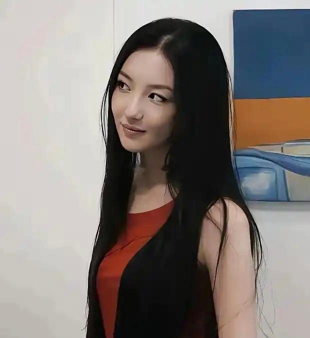 李嫣这姑娘，真是越长越美了 