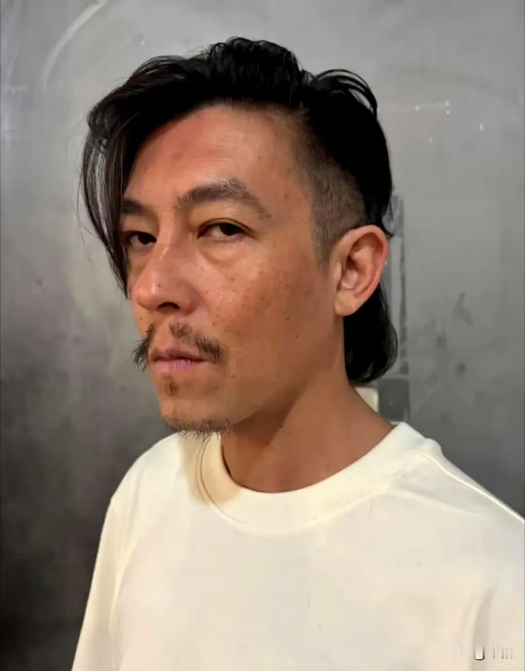 把颜值踩在脚底板的男人！真的不在乎颜值，冠希哥吃肉，大家喝汤。