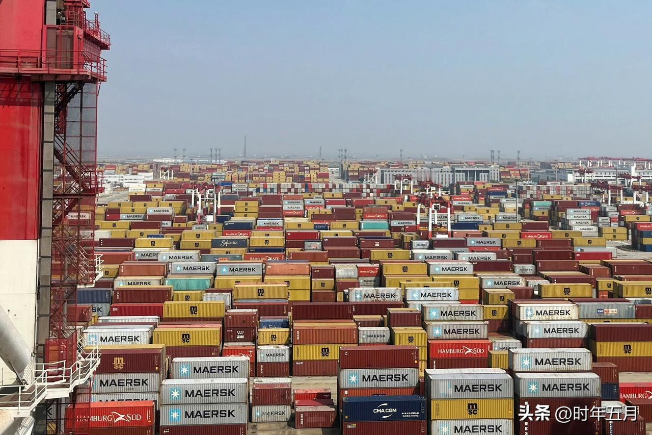 美国B-1B轰炸机再次飞临委内瑞拉沿岸，这是本周内美方第二次进行此类军事展示。尽