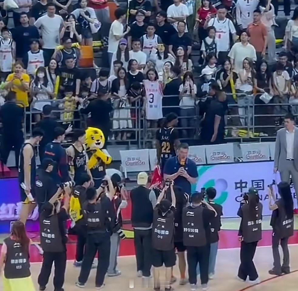 朱芳雨：今天非常可惜，没有用一场胜利给大家带来答谢环节，感谢大家这一个赛季对我们