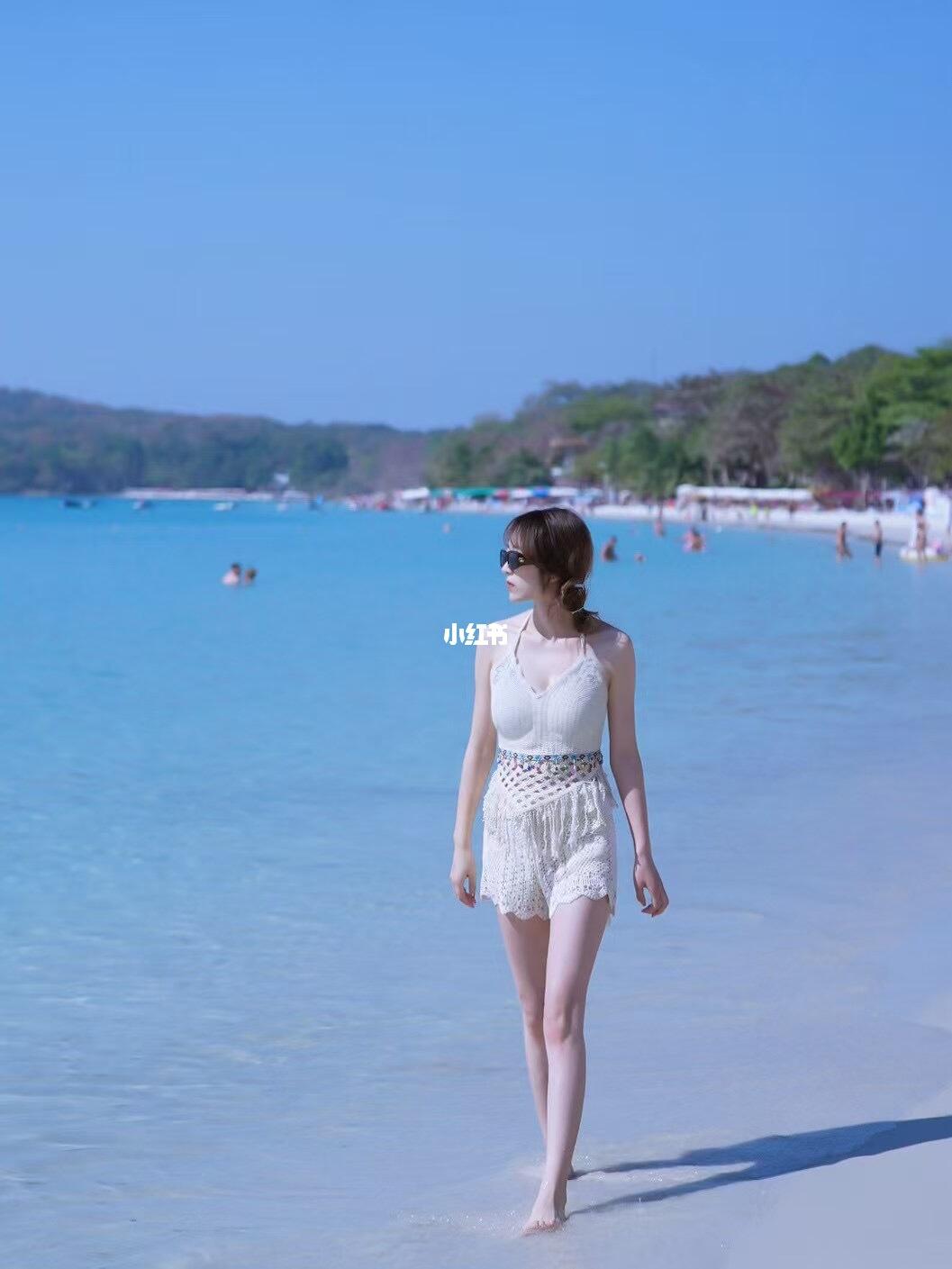 海边白裙漫游，这才是夏天该有的样子～