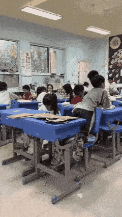 《女生不好惹》，这种学习看来得从娃娃抓起啊！
这个小伙一定是有前途的！