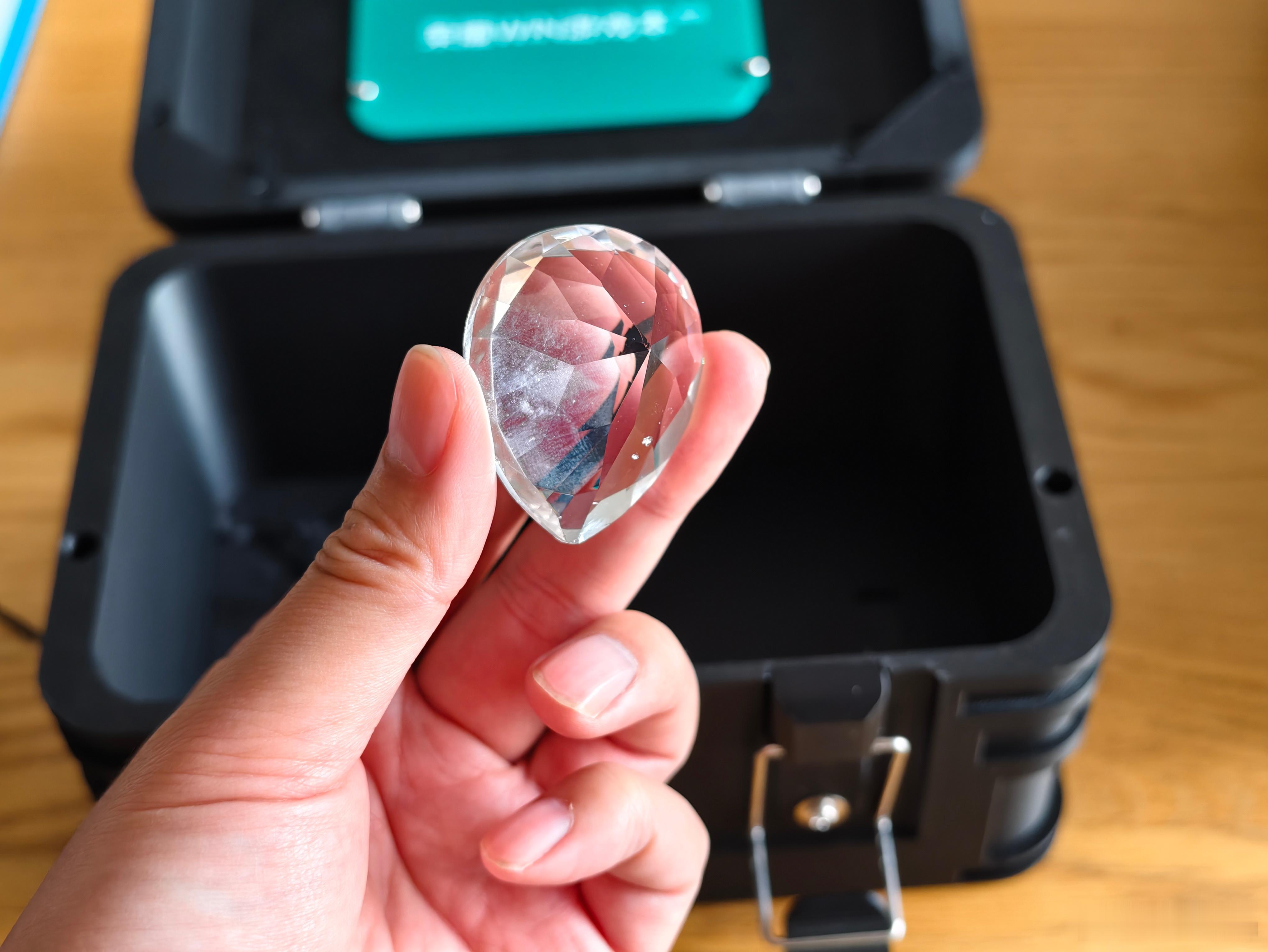 收到了荣耀PC新品技术沟通会的邀请函，居然是《三角洲行动》安全箱盲盒！开出个“非