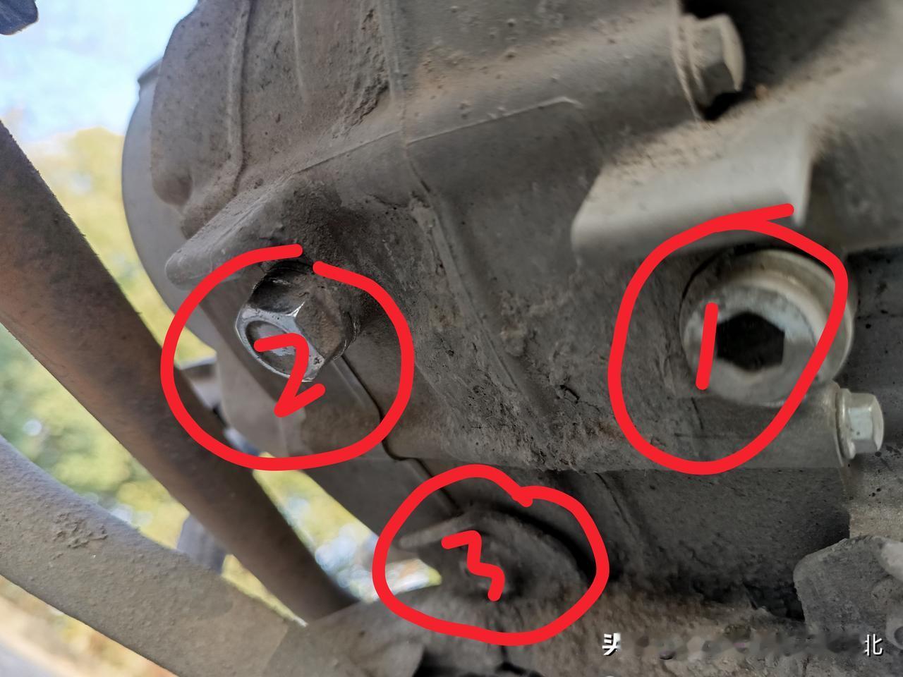 你们都说自己换机油很筒单，特别是摩托车换机油就更简单了。现在我考考你们，UH11