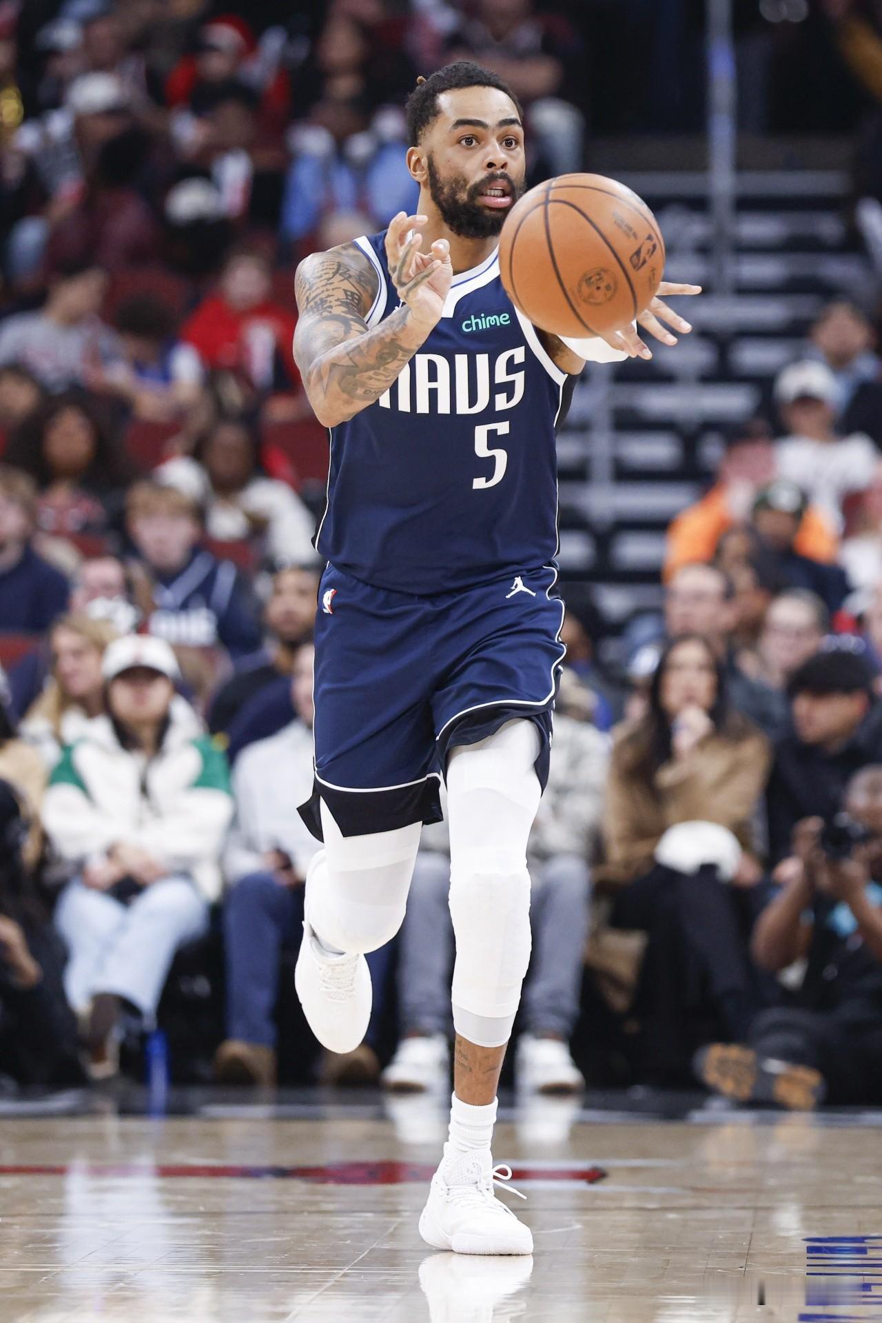 不愧为NBA全明星，拉塞尔CBA首秀爆砍18分7篮板9助攻准三双数据！

在今晚
