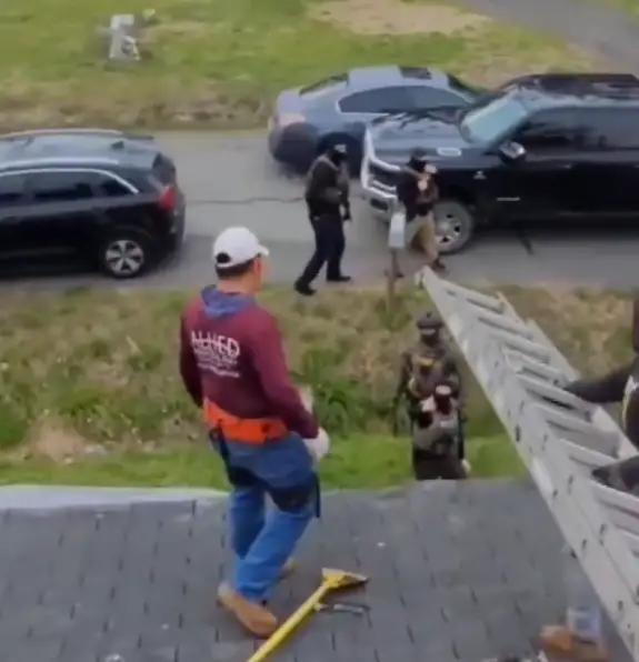 【这样做法不地道】
马里兰州一位女子为赖掉1万美元，报警ICE抓走装修工人，被指