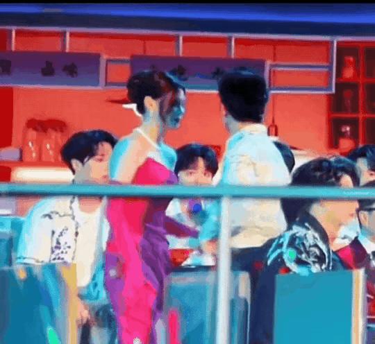 【年度最蠢热搜诞生！7秒碎片就想毁掉12年交情？
】  
跨年后台那场“冲突”，