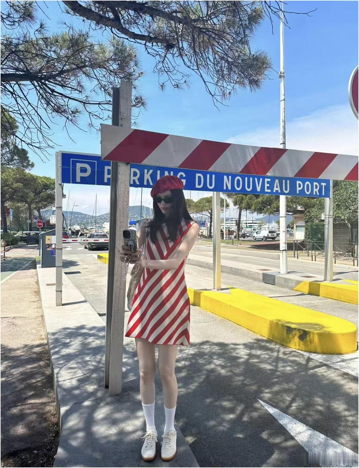 当野性穿搭成为时尚潮流何穗的野性穿搭堪称模板，个性设计与日常感平衡超棒，镜头表现