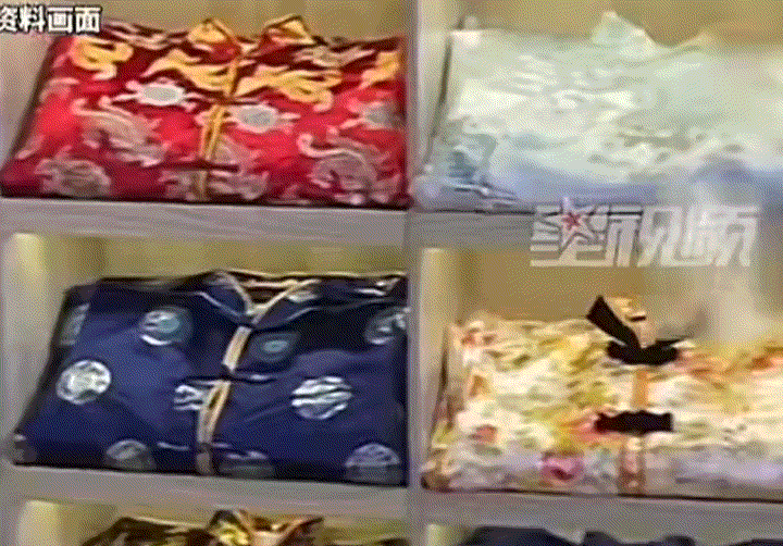 甘肃84岁老人独自来到寿衣店，给自己挑选寿衣。老板在交谈中了解到，老人的直系亲属