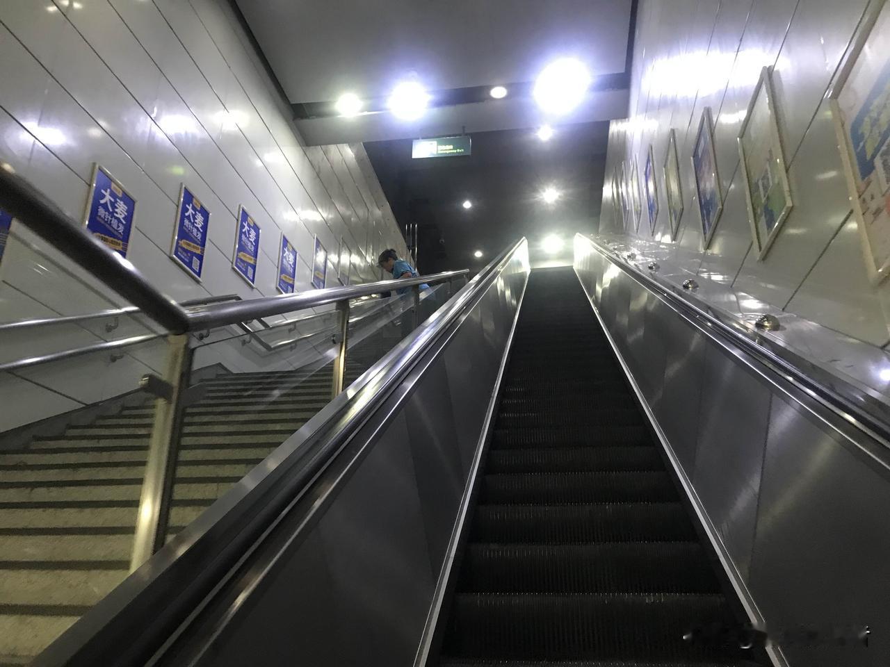 为什么深圳发展了四十多年，年龄平均值仍然保持在32岁左右，想清楚了么？这数字背后