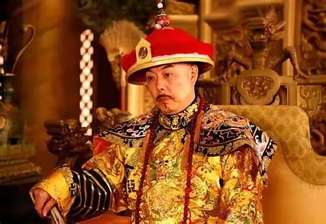 乾隆故意难为刘墉，事先备好一张空白圣旨让刘墉念。谁知刘墉却不慌不忙，当场念出空白