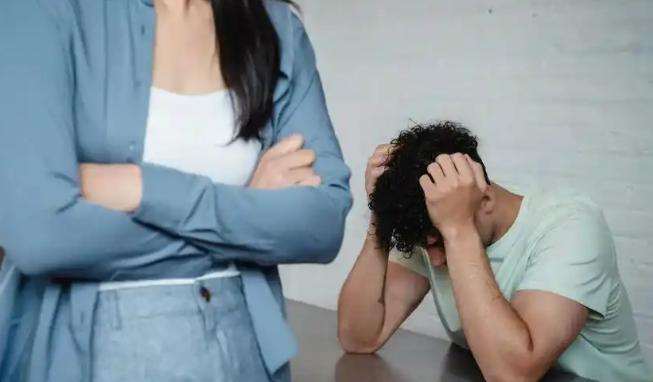 当多巴胺浓度飙升，连对方的呼吸都带着玫瑰香气，我们将这种生理与心理的双重亢奋称为