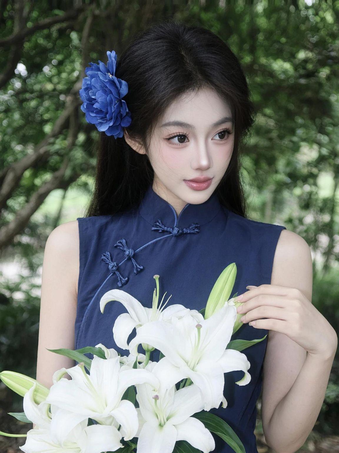 AI蓝花旗袍照  写真情绪片