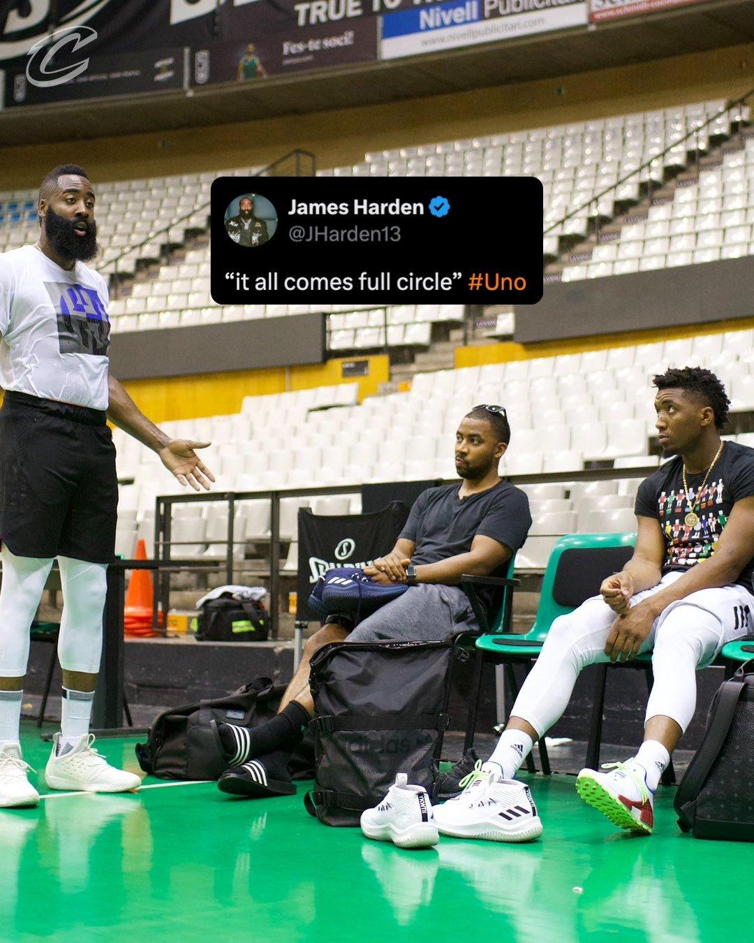 吴京回应唇部紧急护理哈登与米切尔同框的老照片！老球迷能推测出是哪一年不？ 