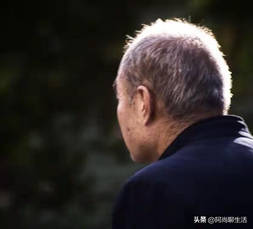 在农村，办丧事，你再有钱，家族再兴旺，没有乡邻搭把手，白事永远办不圆满。

前阵