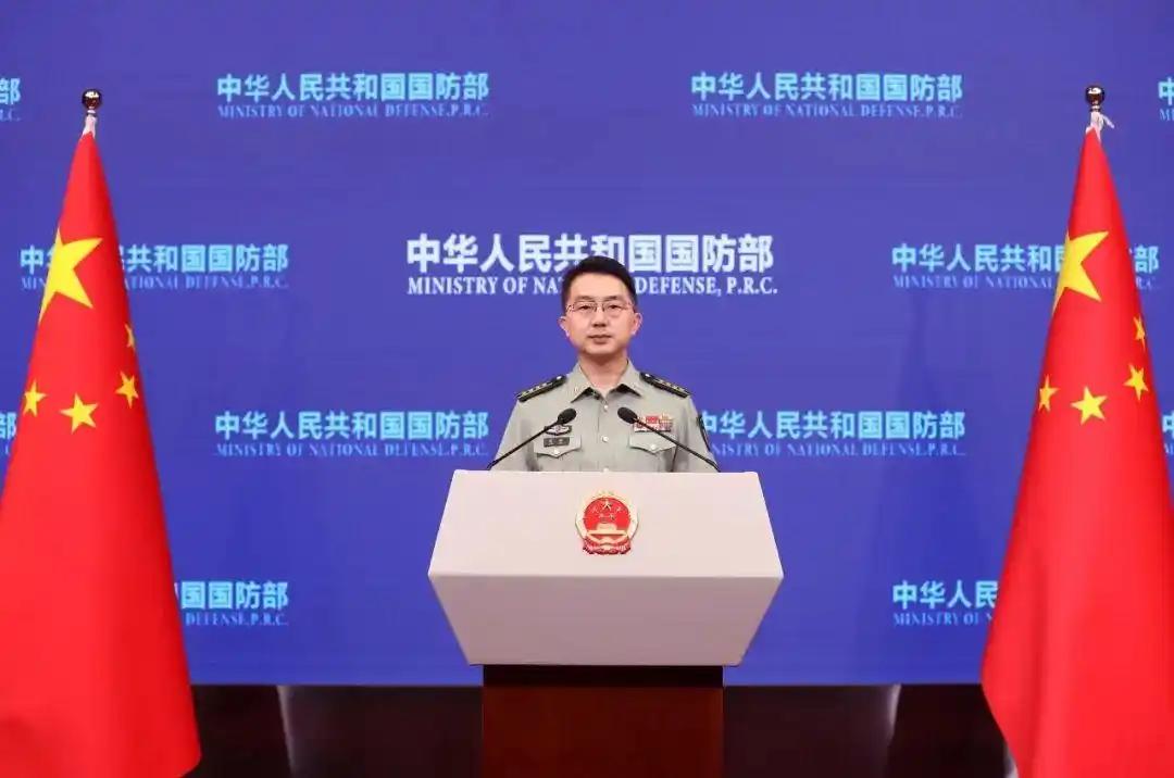 菲律宾警告中国，如果中国还在黄岩岛附近驻扎解放军，菲律宾就会联合周边的国家一起反