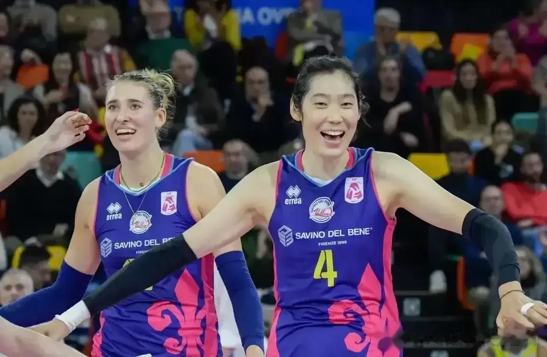 13日凌晨，朱婷所在的斯坎迪奇3:0战胜瓦莱福利亚(25:23/ 25:14 /