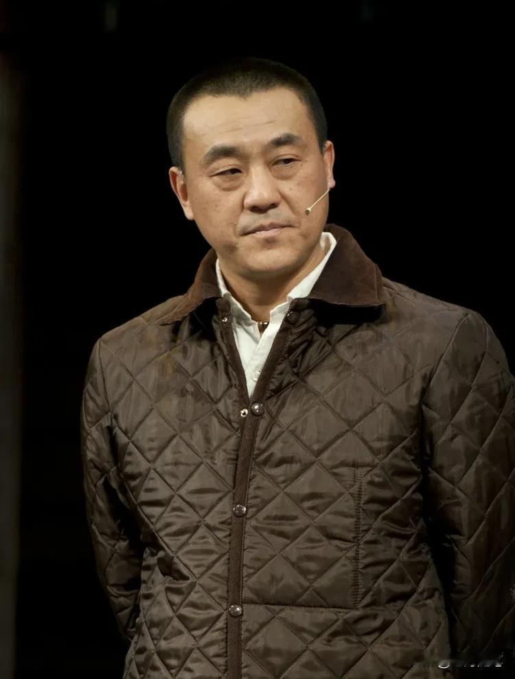 演员，何冰说，关于现在最流行的短剧，很多朋友都在问我有没有看过？有什么看法？我想