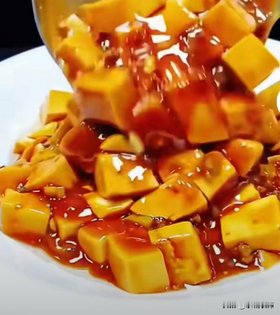 今天中做了个红烧老豆腐，分享下具体做法:
红烧豆腐的做法；
 
食材：老豆腐、葱