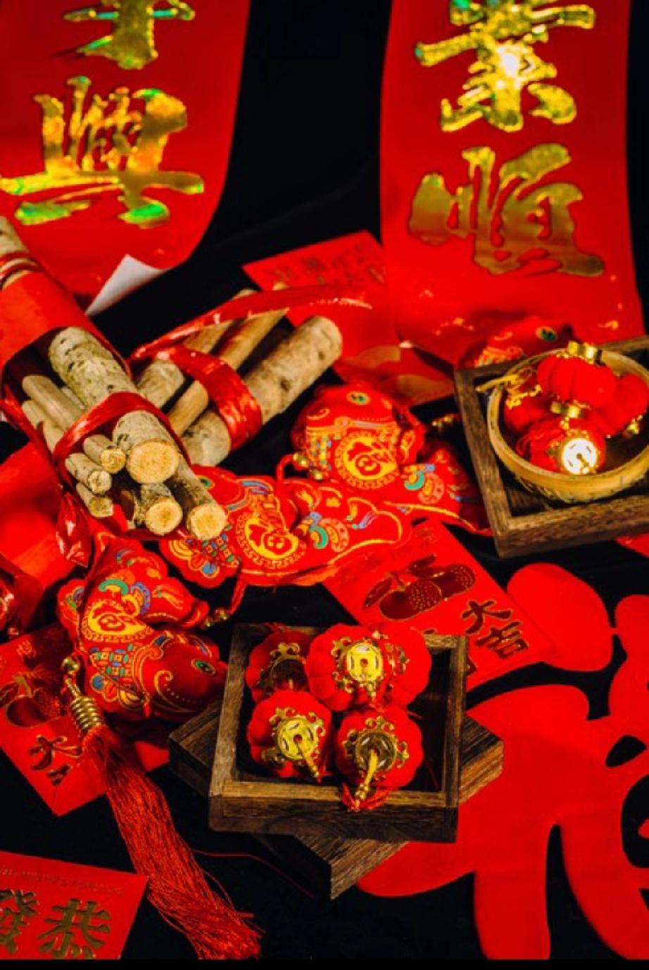 春节前，老百姓爱谈过年的趣事。
今天中午，邻居老战友大王，忙着搬运女儿单位发放节