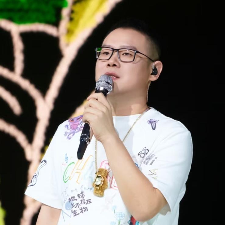 不要太羡慕岳云鹏了，他的狠心，我们根本办不到，他减肥不是为了变好看，是身体实在扛