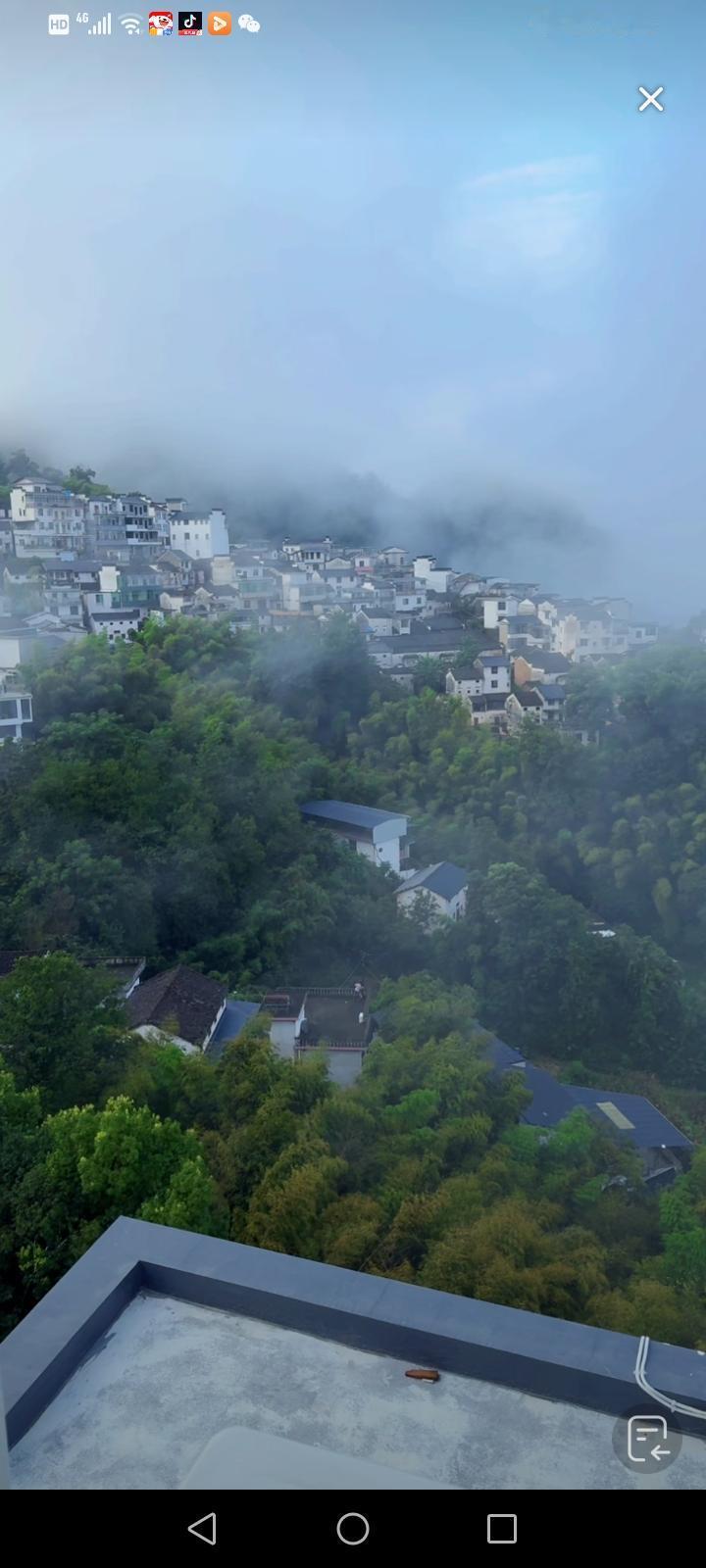 看到“天宽装日月”这个上联，瞬间就被其大气的意境折服。辽阔的天空能装下日月，这格