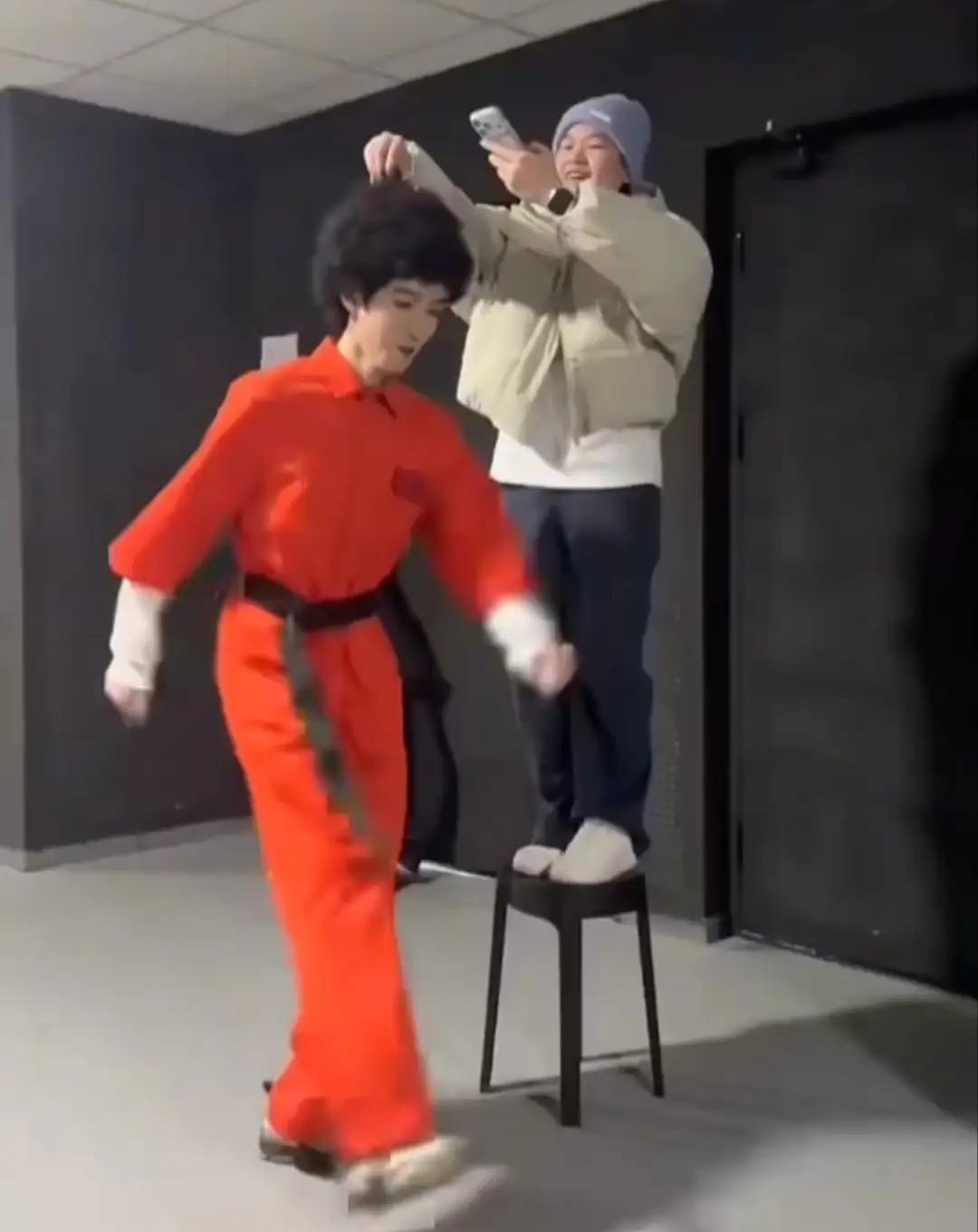 你能想象吗？一个十几岁的农村小姑娘，竟有着让人惊掉下巴的“超能力”！

上次王宗