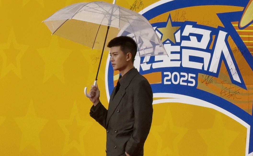 任嘉伦[超话]2025聚星名人赛聚星名人赛任嘉伦 名人赛红毯秀的任嘉伦，超级帅！