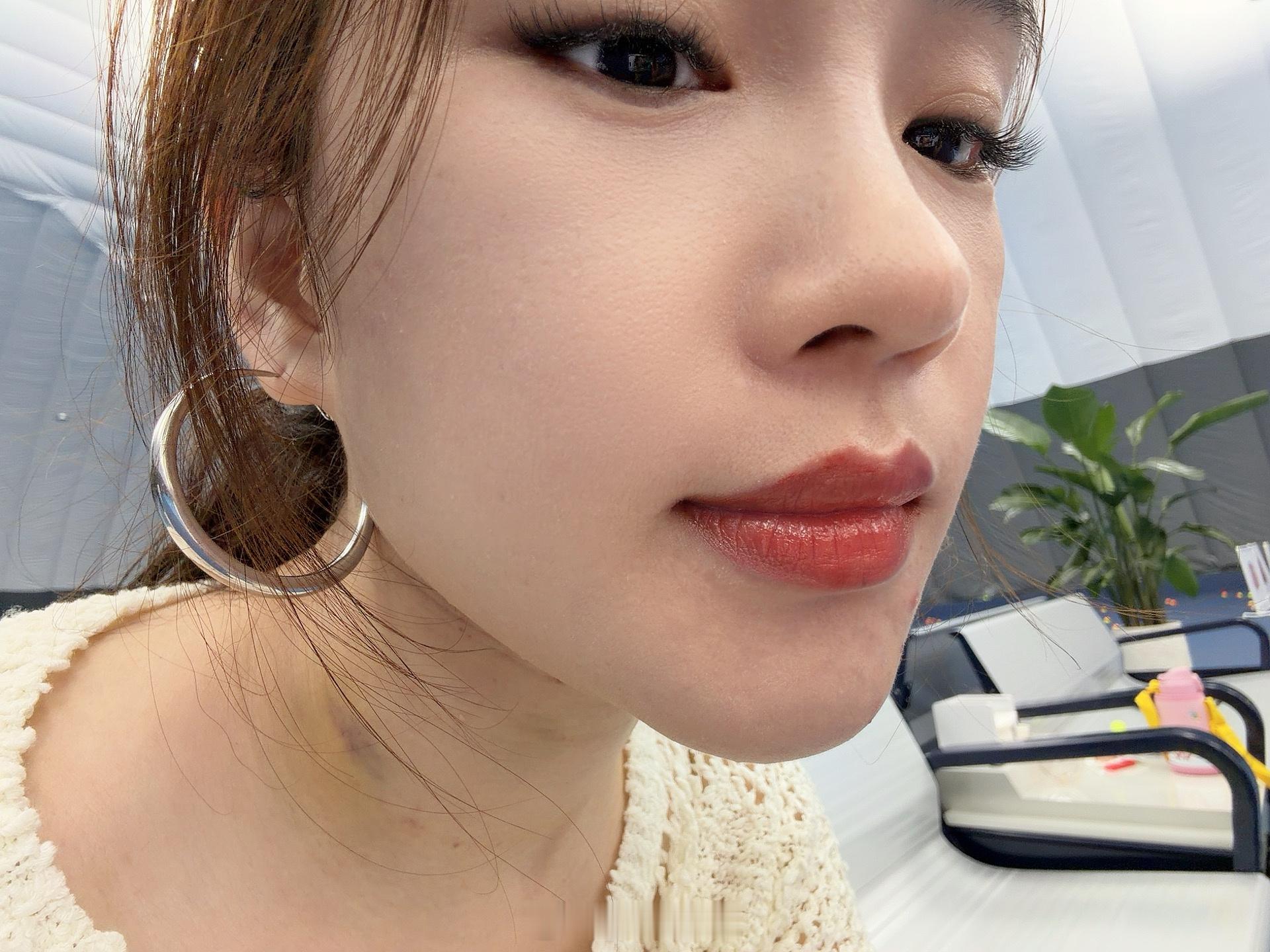 无印良品的烤梨奶茶110（唇釉💄78一支 很绝黄皮白皮都可好看唯一问题就是一会