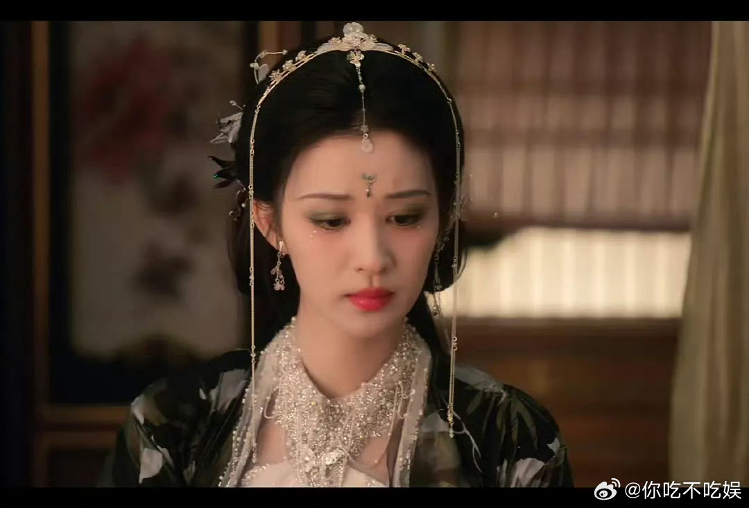 现在的古装能不能走点心，怎么还有烟熏妆了？ 