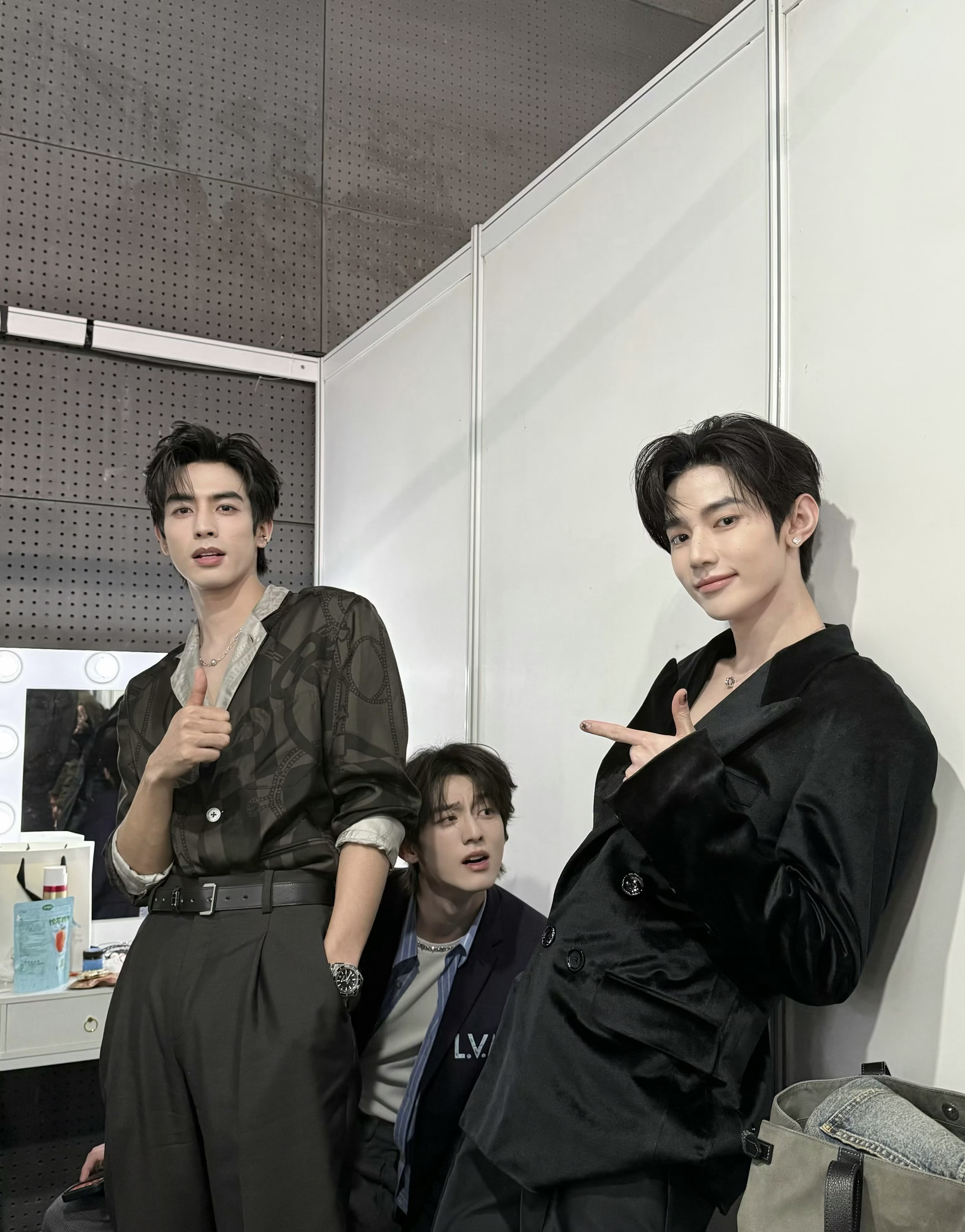 骄阳似我 宋威龙  赖伟明  章昊  微博之夜合照📸 