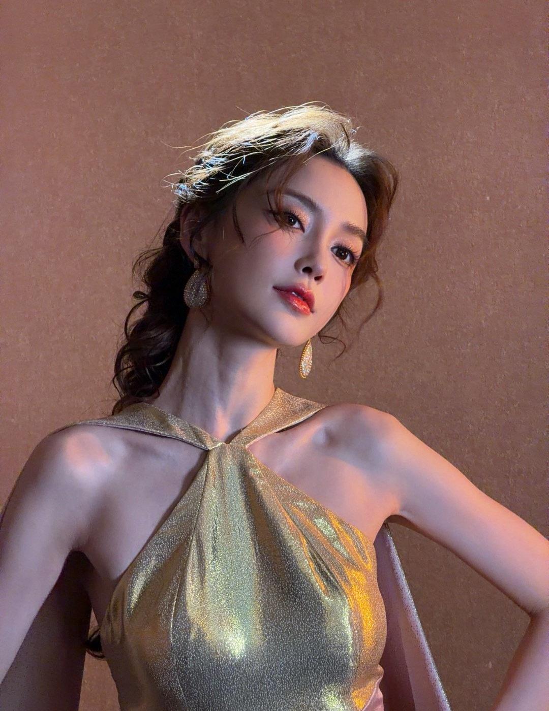 Angelababy 芭莎艺术之夜造型出图。 ​​​