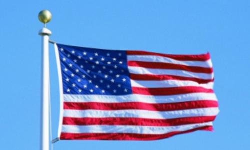 不得不说，特朗普是真爷们！在枪手刚被击毙之后，特朗普在白宫记者晚宴上重返舞台，并