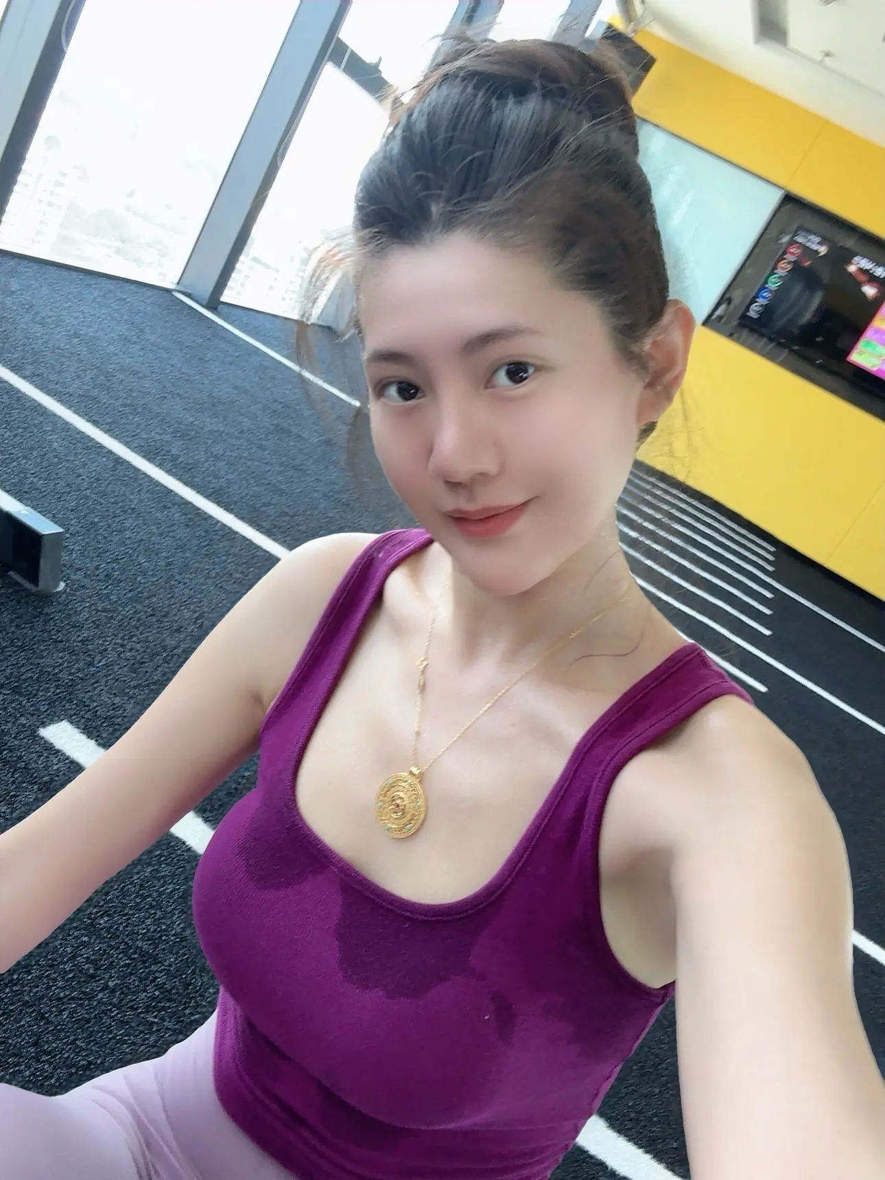 付出的汗水一定会有回报！喜欢中午去健身房 一个人都没有 自由又自在