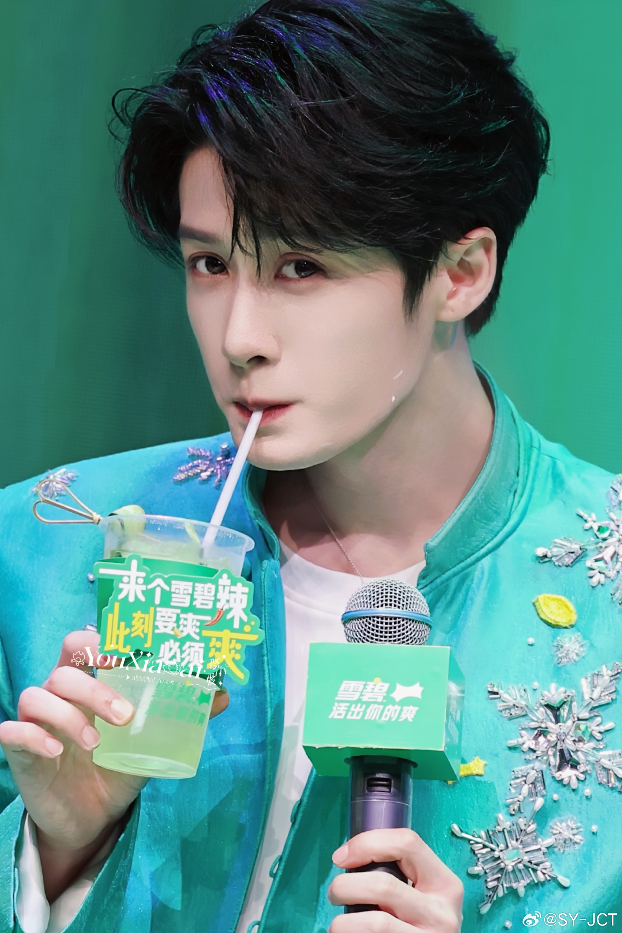 被大哥檀健次这些可爱的小表情，小动作萌得心都化了！大哥檀健次精致好看的面容加上这