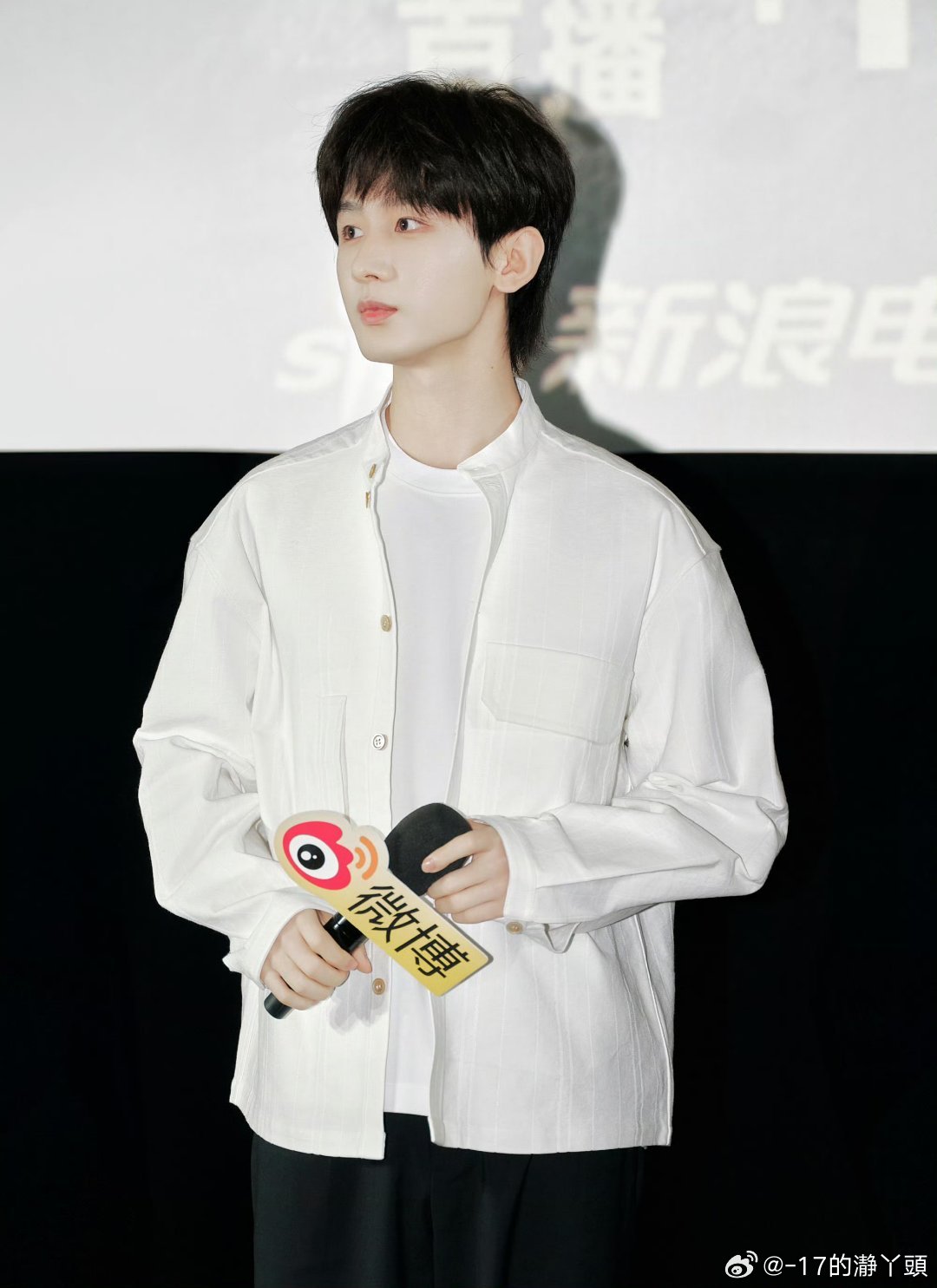 成毅在急速变化的时代，你始终清醒地知道自己要什么，这份定力源于强大的内心。