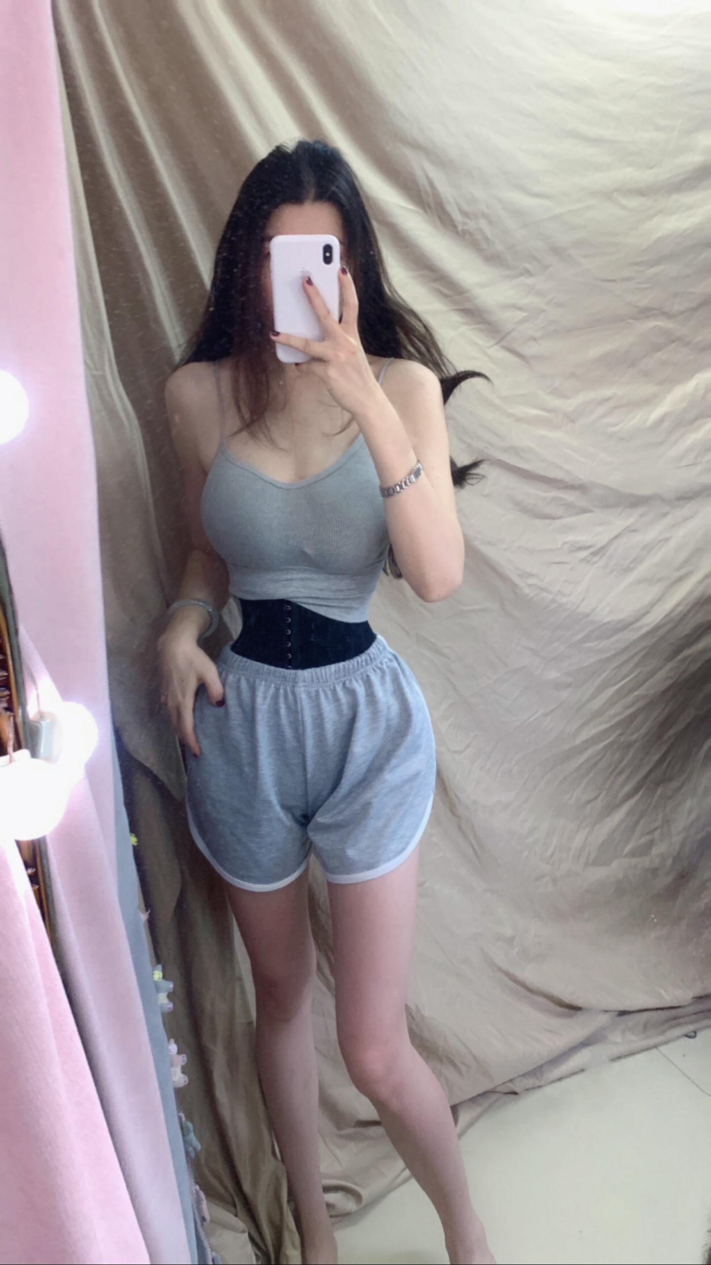 我都跑完好几圈回来了 你还在睡懒觉
