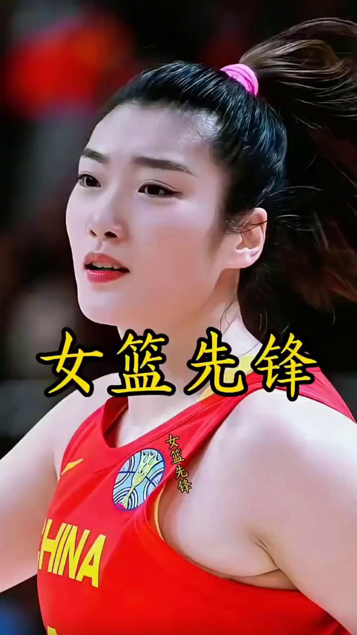 中国的球迷朋友们，大家好，我是中国女篮李梦。