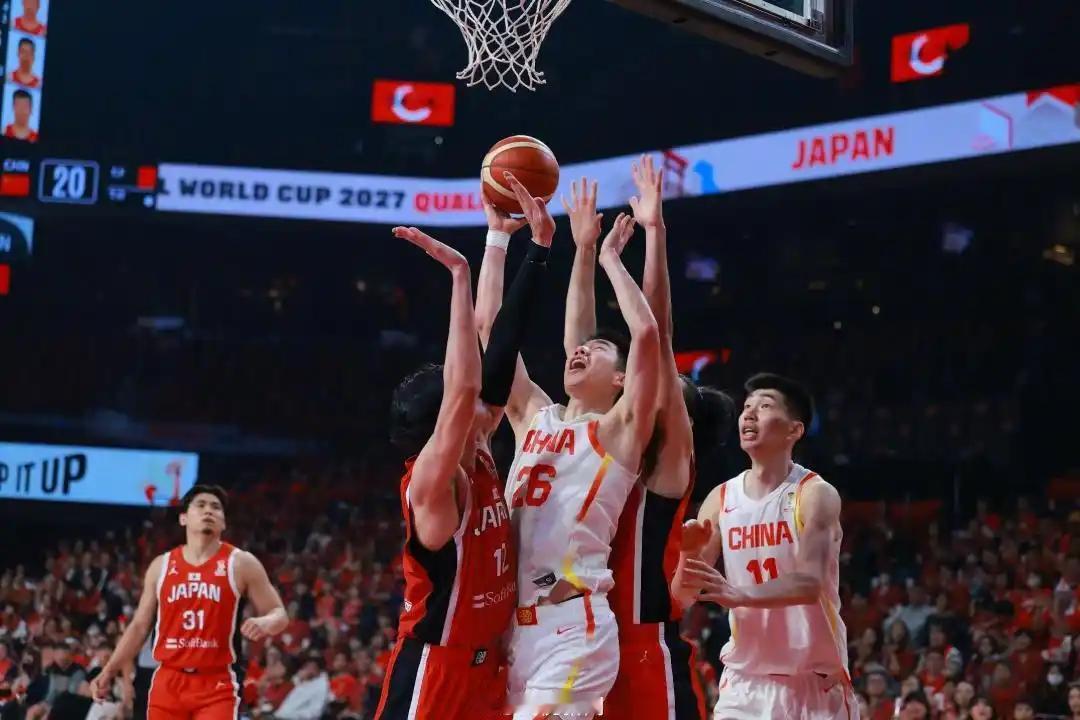 同为中国人，中央电视台昨晚的解说，非常的具有中国情结。为他们点赞！！
 
比赛最