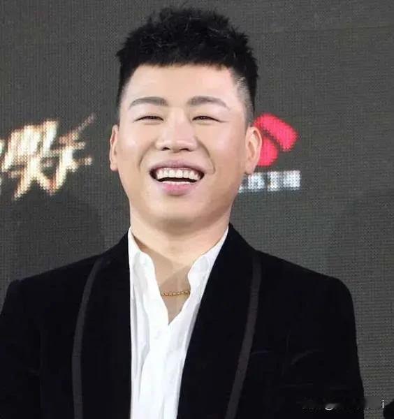 胡彦斌说，这是我妈妈，可能是最后悔的一件事。她催我结婚催不动，当初有一段感情，我