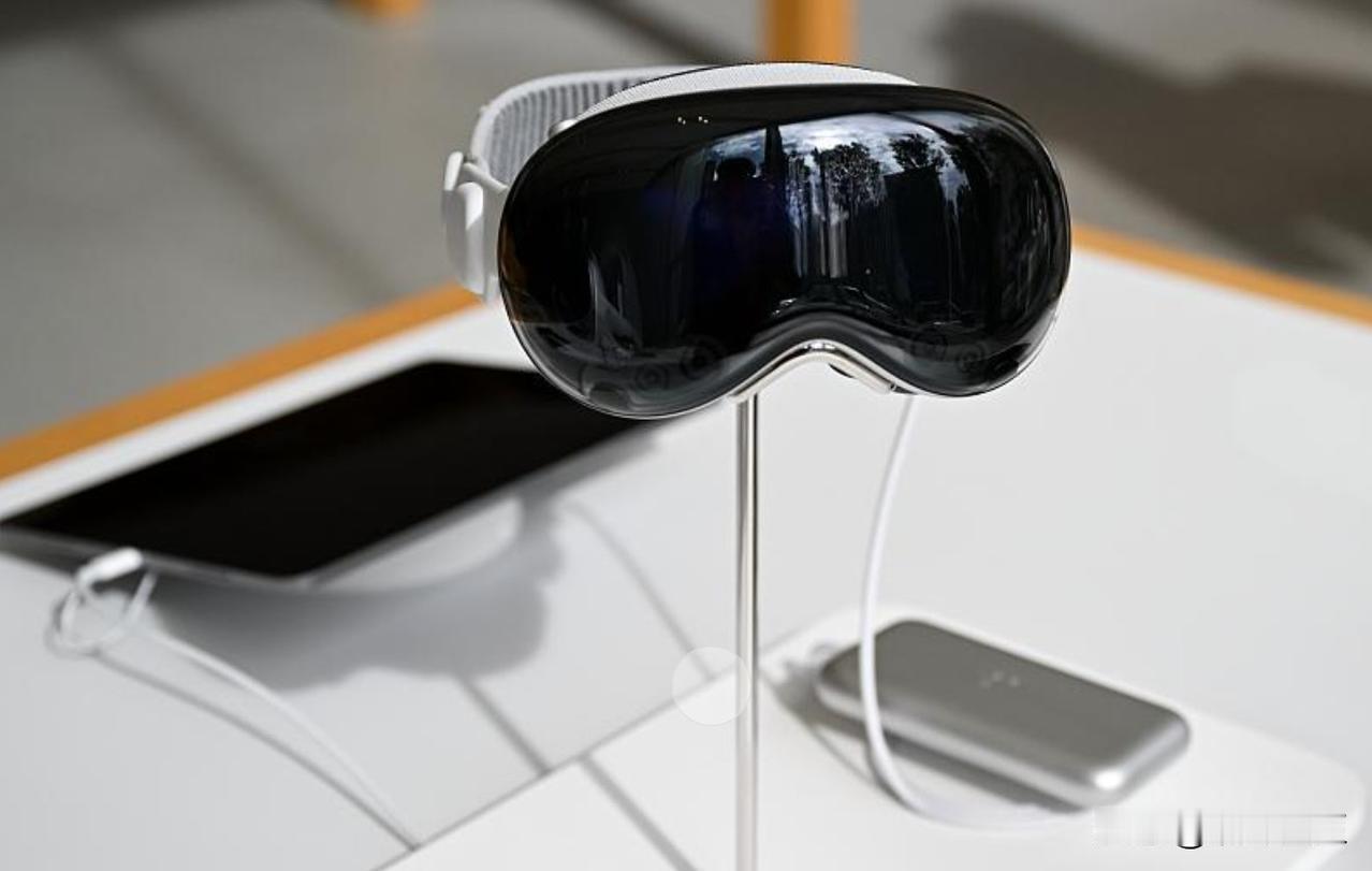 目前，苹果Vision Pro国行版已发售，爱奇艺也已推出 Apple Visi