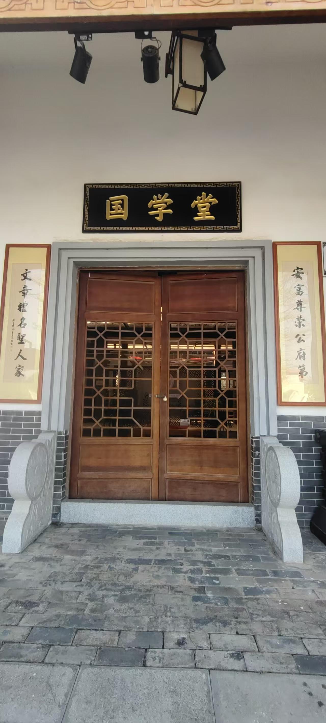 旺自己的四丈法：
1. 养好身体根基：规律作息少熬夜，三餐清淡节制，每天晒15分